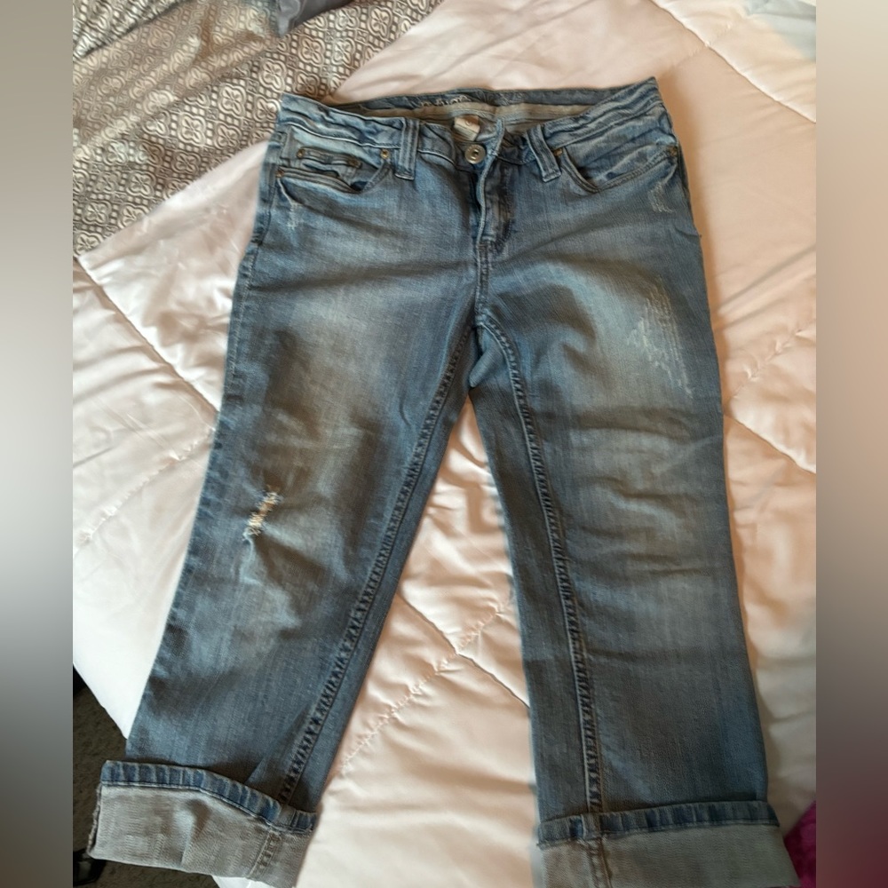 Charlotte Russe Refuge distressed Capris size 9